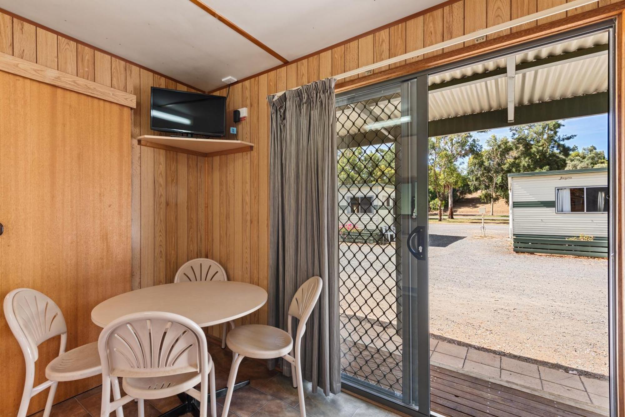 Discovery Parks - Barossa Valley Hotel Tanunda Room photo